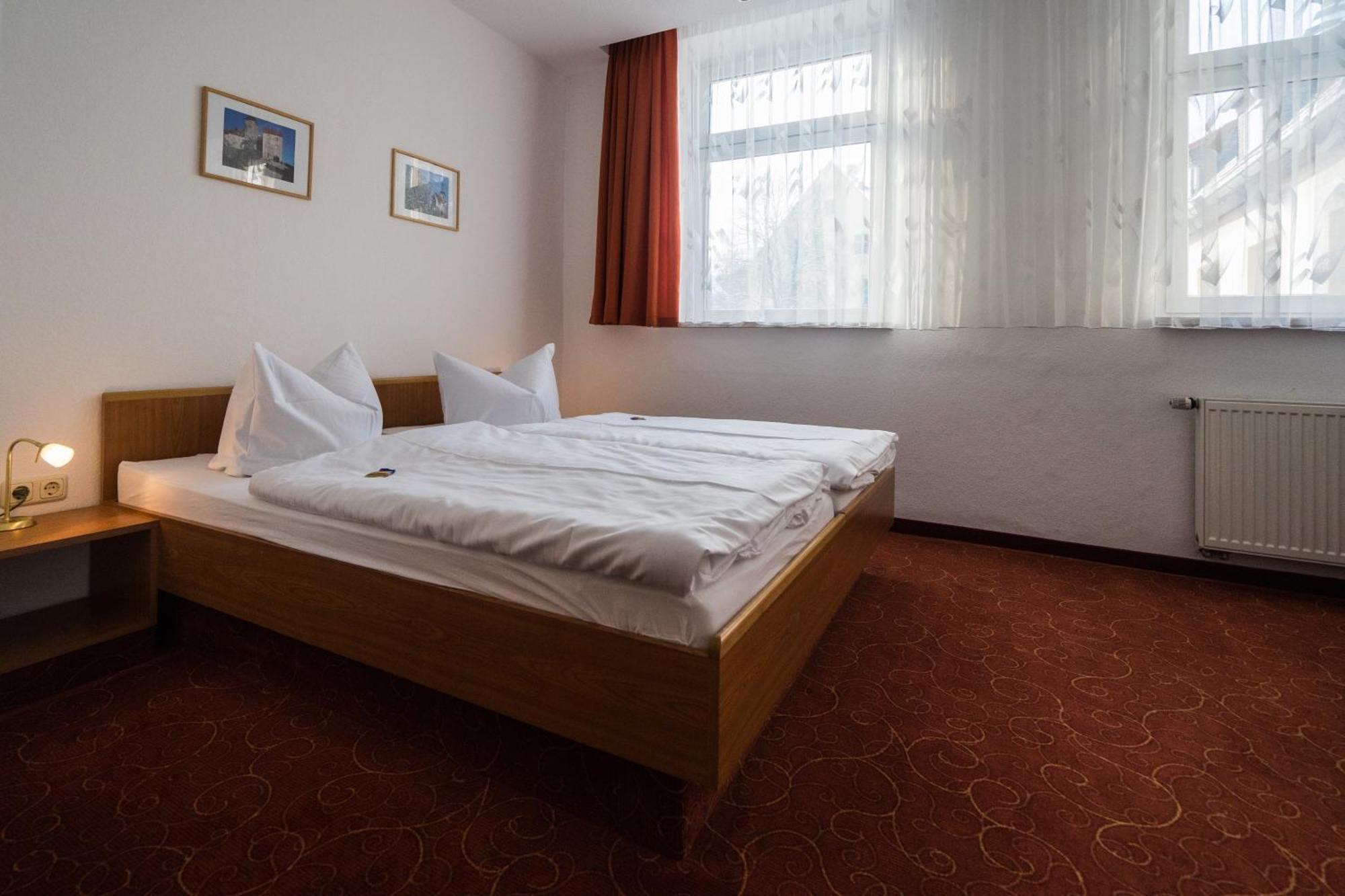 Hotel Zur Post Пирна Экстерьер фото