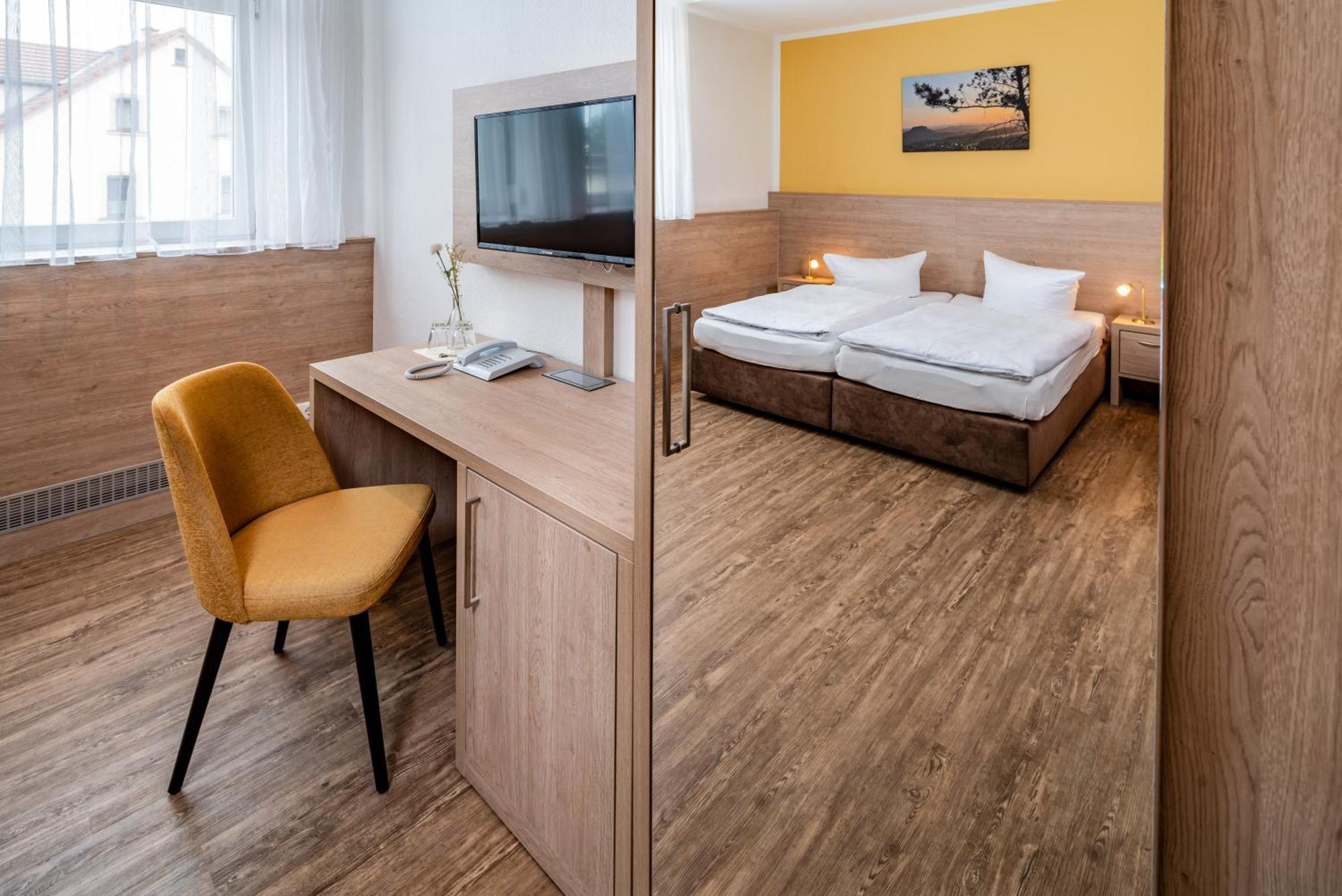 Hotel Zur Post Пирна Экстерьер фото